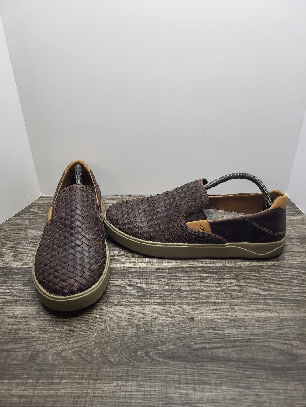 OluKai Lae'ahi Lauhala Dark Brown Wood Woven Leather Slip On Shoes Men 10